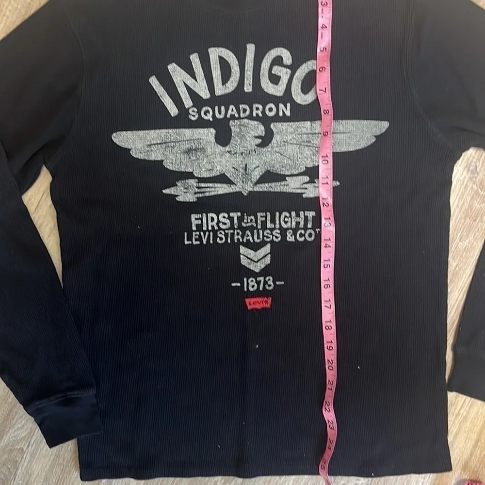 Levi’s Graphic Indigo Squadron Thermal Black Long Sleeved Tee Shirt.  Size M